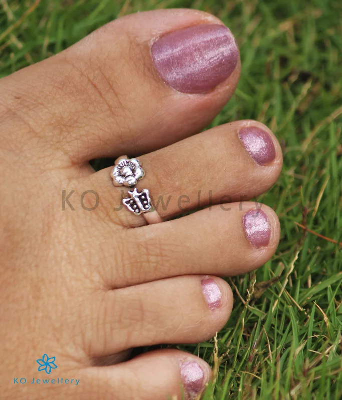 women floral charm engagement rings -The Kumud Silver Toe-Rings (Front Open)