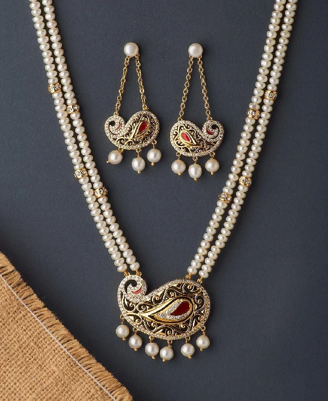 women classic gold necklaces -Beautiful Stone Studded Pearl Necklace Set