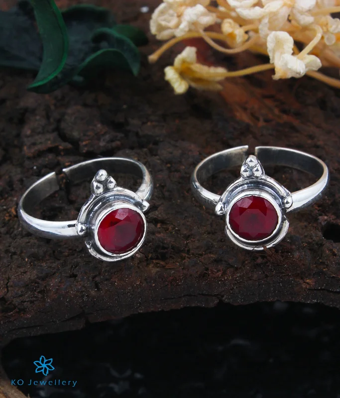 women colorful gemstone engagement rings -The Sakshi Silver Toe-Rings (Red)