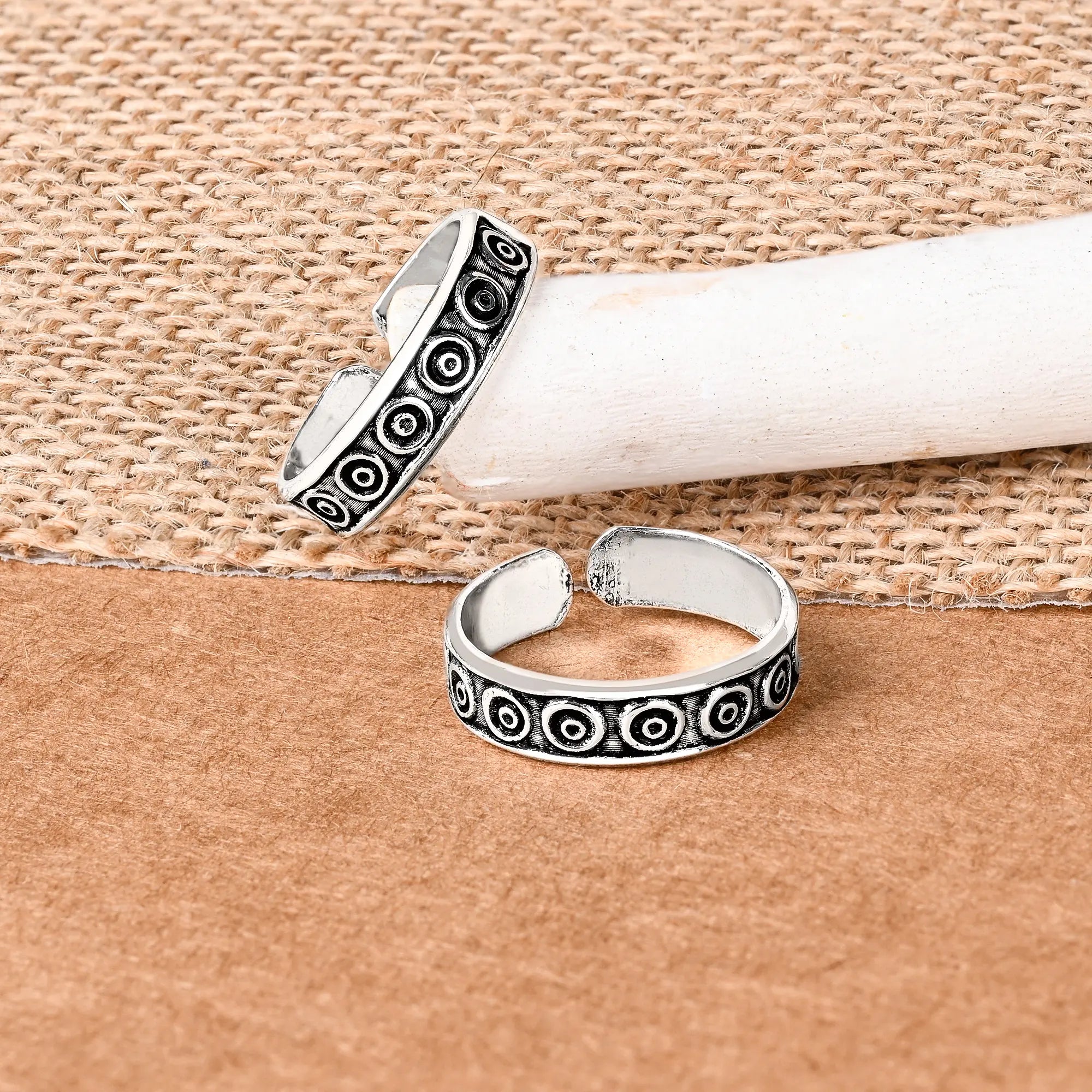 women art deco engagement rings -Oxidised Circular Toe Ring