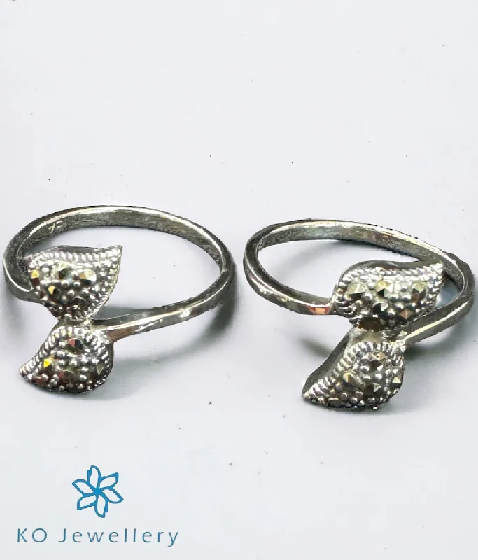 women sterling silver engagement rings -The Twin Leaf Silver Marcasite Toe-Rings (Front Open)