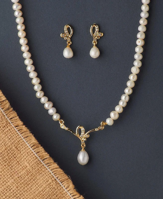 women trendy necklaces -Beautiful Stone Studded Pearl Necklace Set