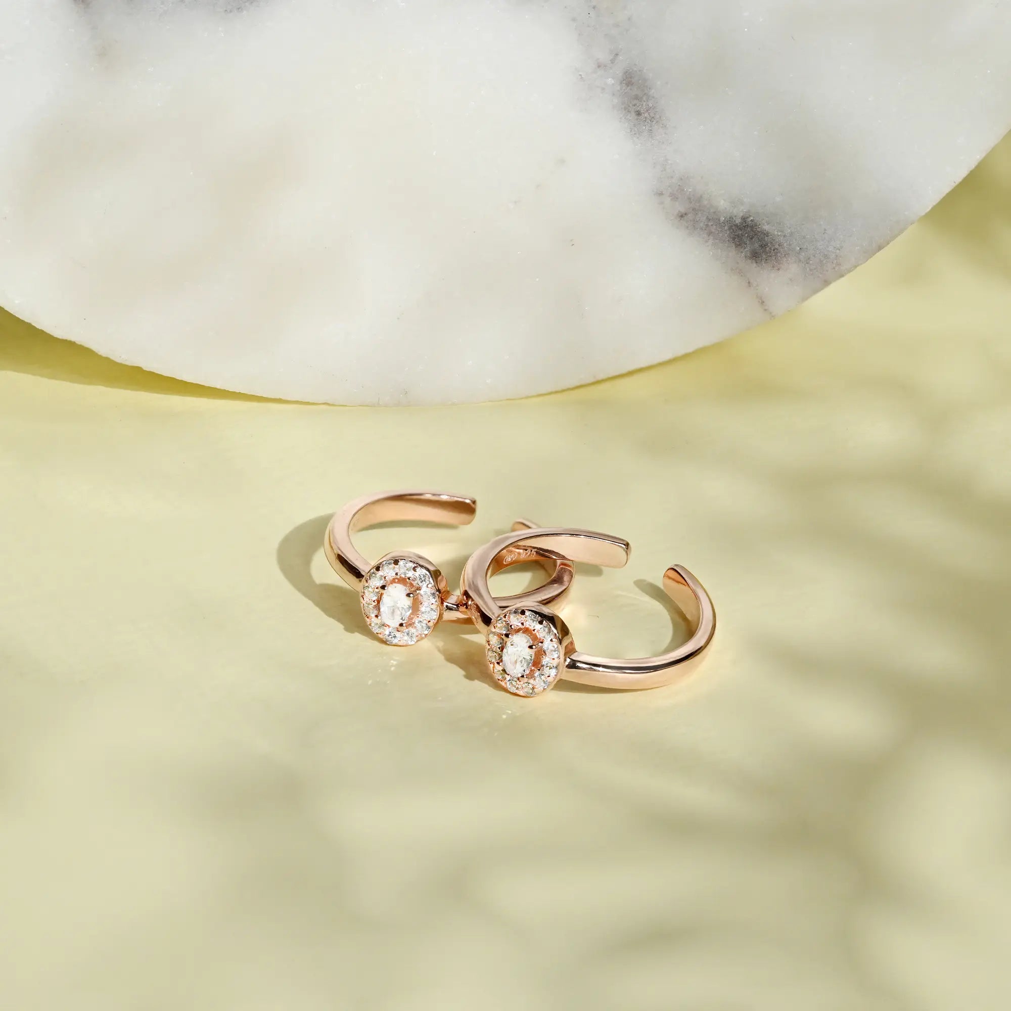 women gold engagement rings -Centered Stone Toe Rings