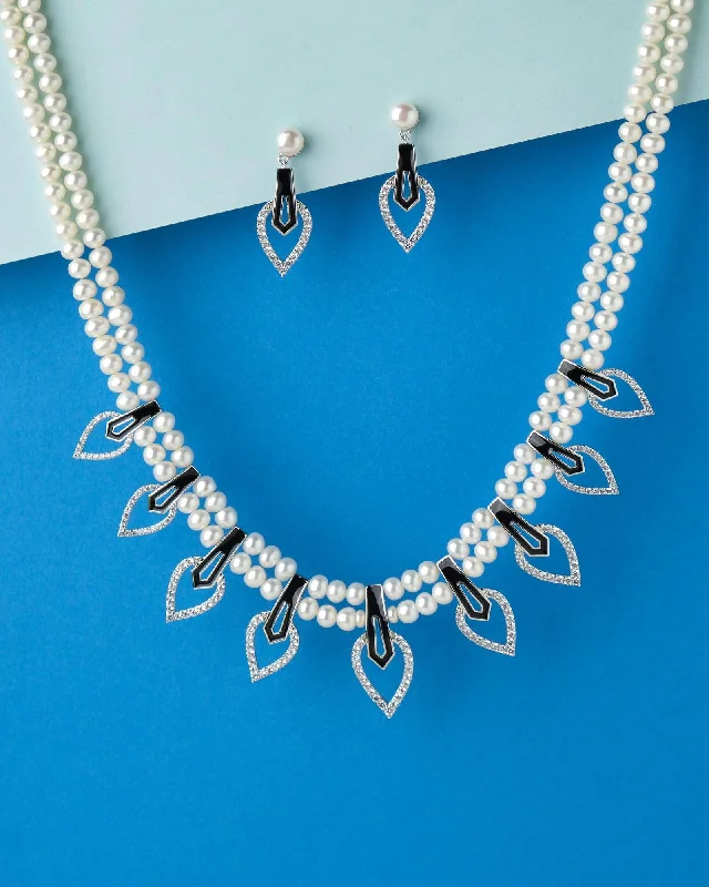 women round pendant necklaces -Artistic Leafy Pearl Necklace Set