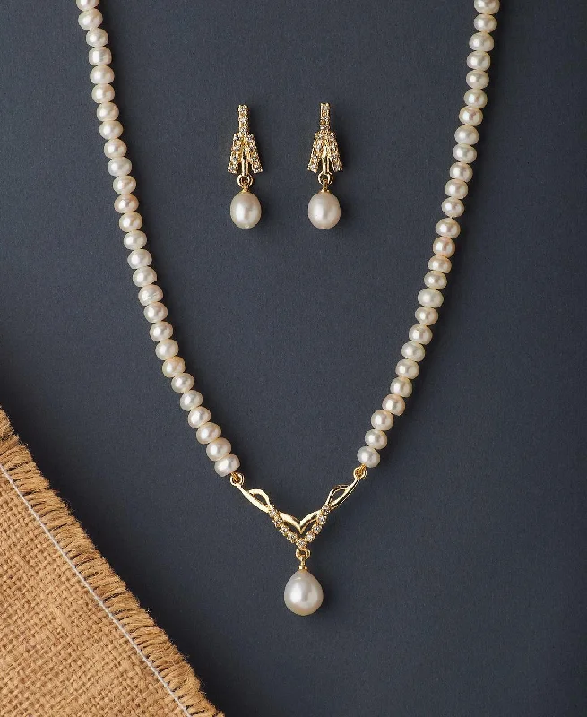 women diamond and gold necklaces -Beautiful Stone Studded Pearl Necklace Set