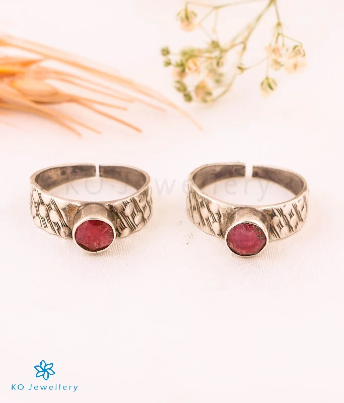 women cuff engagement rings -The Purabi Silver Gemstone Toe-Rings (Red)