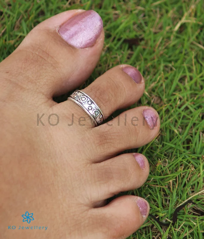 women multi-color engagement rings -The Pranith Silver Toe-Rings